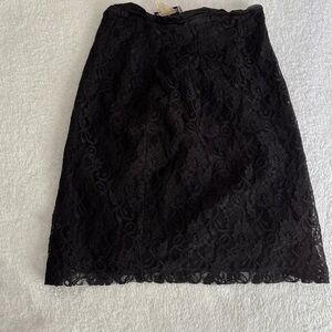 Elegant thrifted women’s Black Lace midi Skirt